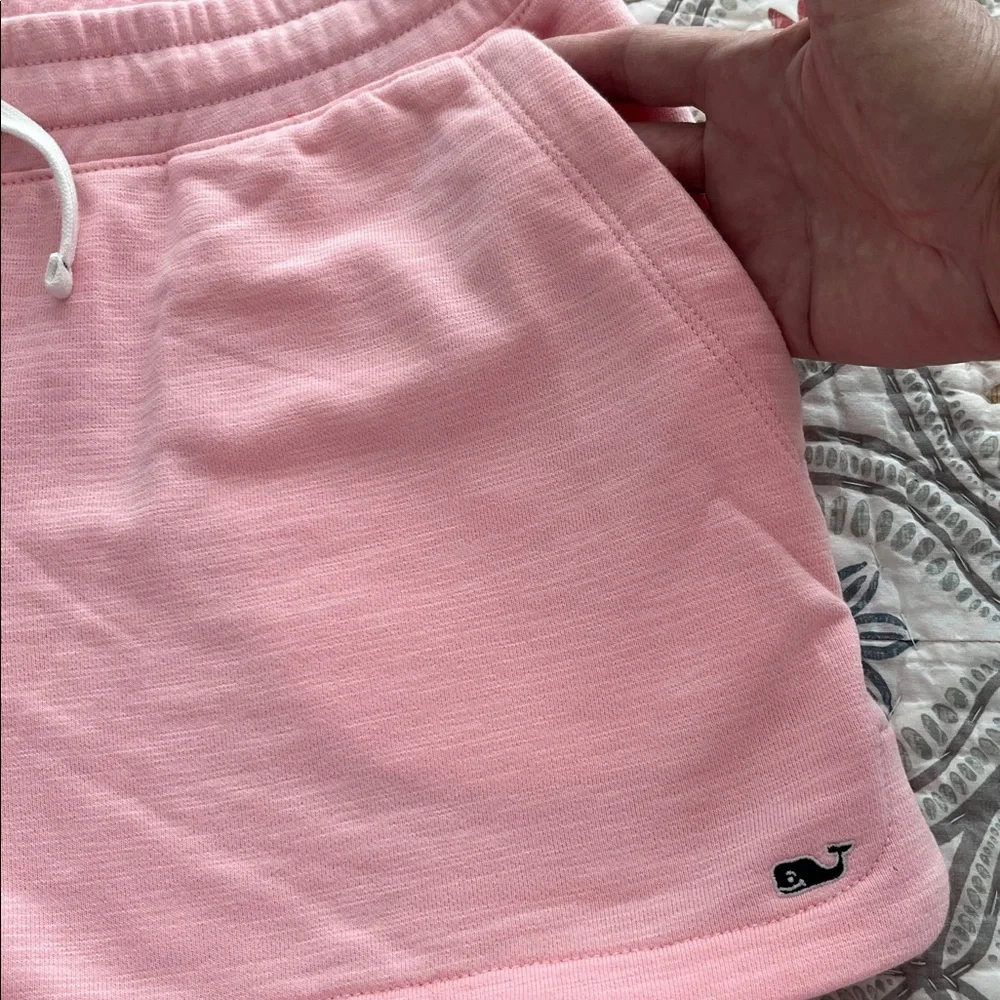 NWOT Vineyard Vines pink shorts, size M. - Picture 9 of 11